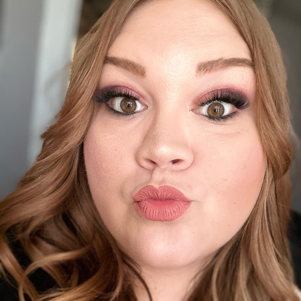 Meet your Posher, Danielle